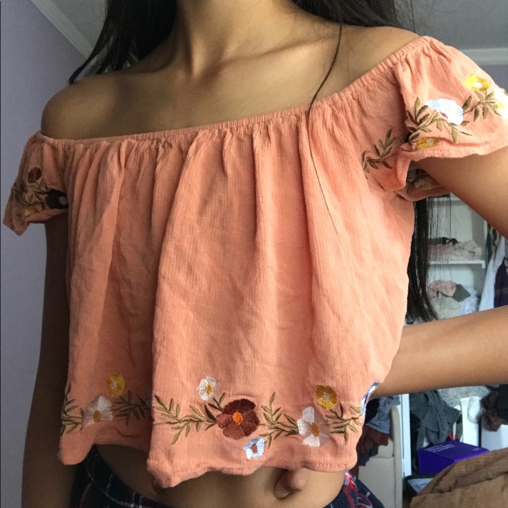 CROPPED OFF THE SHOULDER TOP